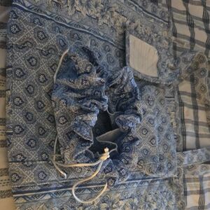 Longaberger. Provincial Paisley Blue Floral Patterned TravelSet. 5 Matching Item